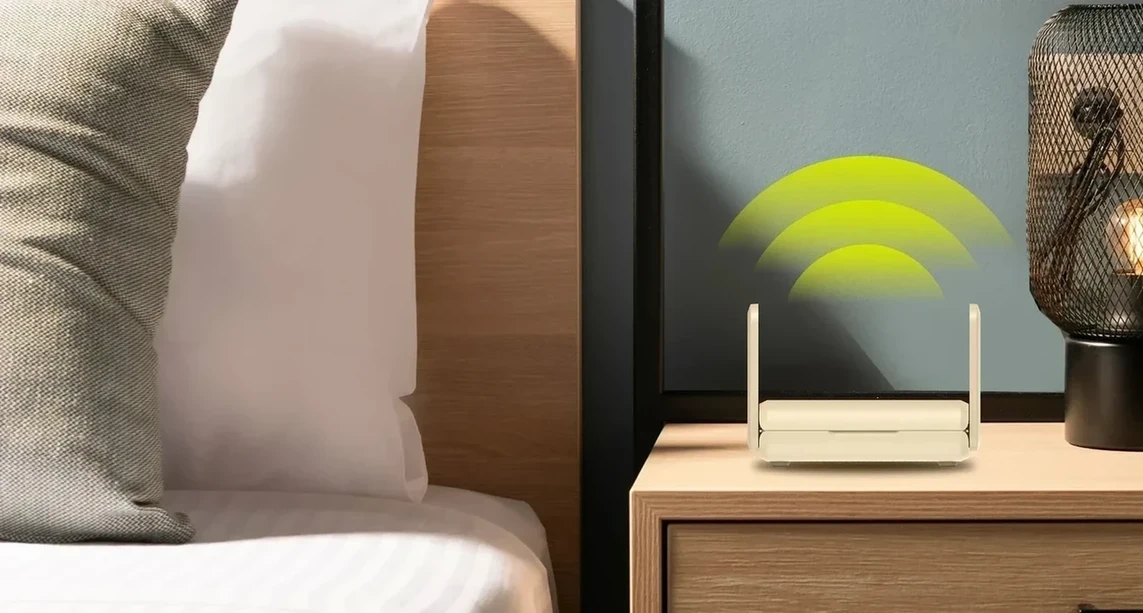 Aircove Go 在酒店房间内提供 Wi-Fi